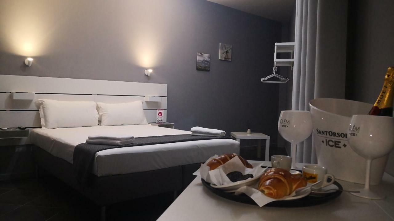 Living Bed And Breakfast 카소리아 외부 사진